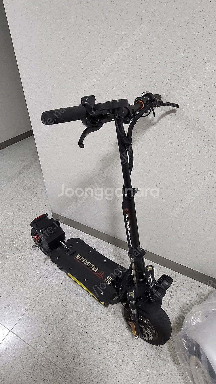 22년식 타우러스 뉴클래식(배터리고장제품) 판매합니다.--1