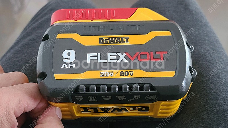 미사용 디월트 배터리 DCB609--0