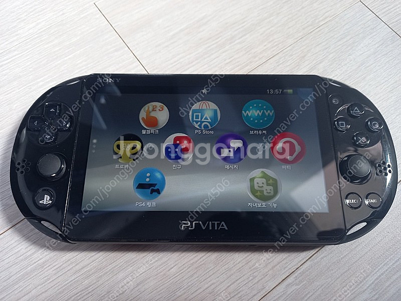 PS Vita 2세대(PCH-2005) + 게임 패키지 4개--2