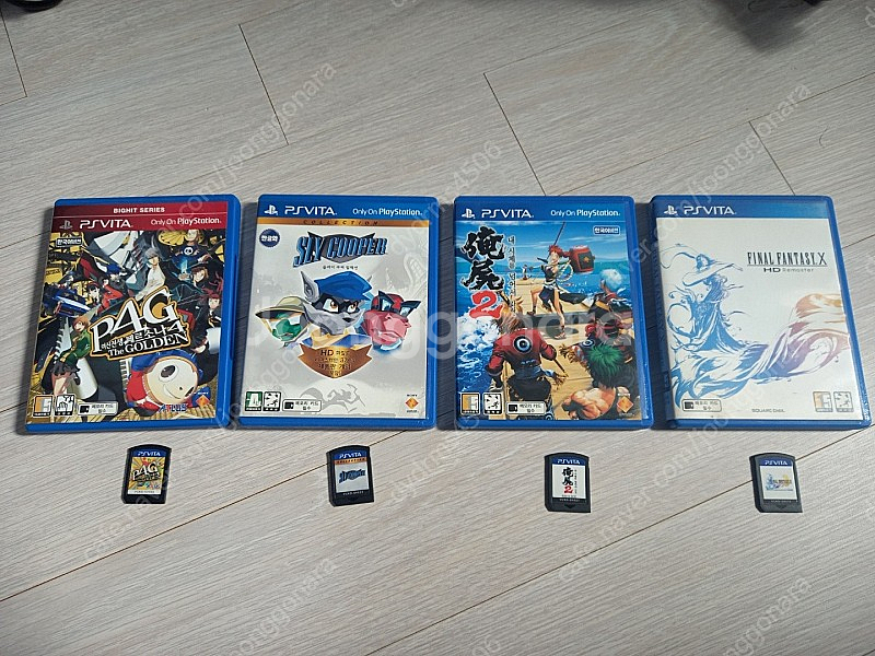 PS Vita 2세대(PCH-2005) + 게임 패키지 4개--3