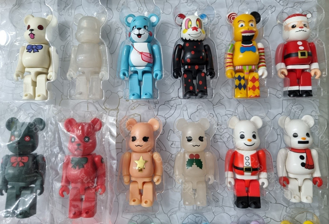 정품 베어브릭 100% 사이즈 다수 판매합니다 이미지