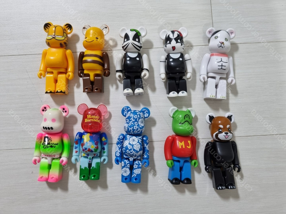 정품 베어브릭 100% 사이즈 다수 판매합니다 이미지