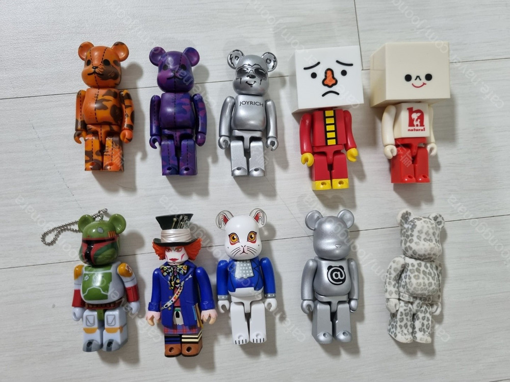정품 베어브릭 100% 사이즈 다수 판매합니다 이미지