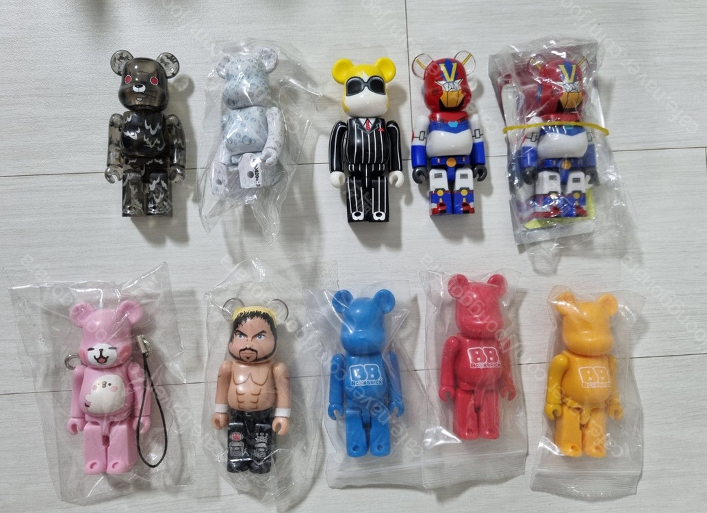 정품 베어브릭 100% 사이즈 다수 판매합니다 이미지