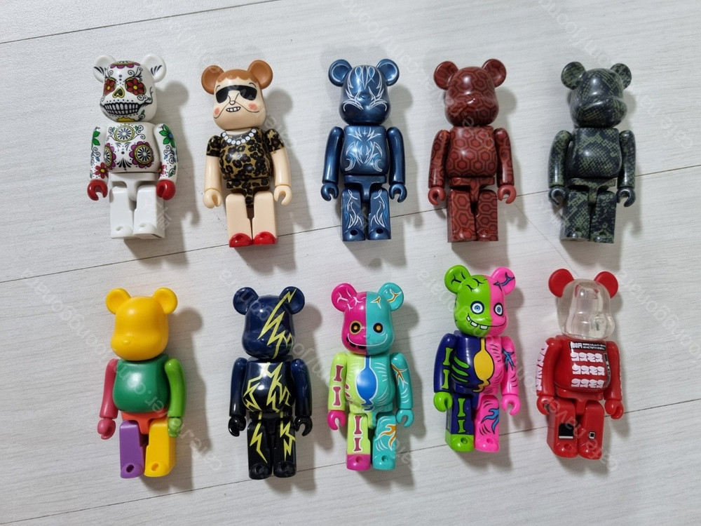 정품 베어브릭 100% 사이즈 다수 판매합니다 이미지