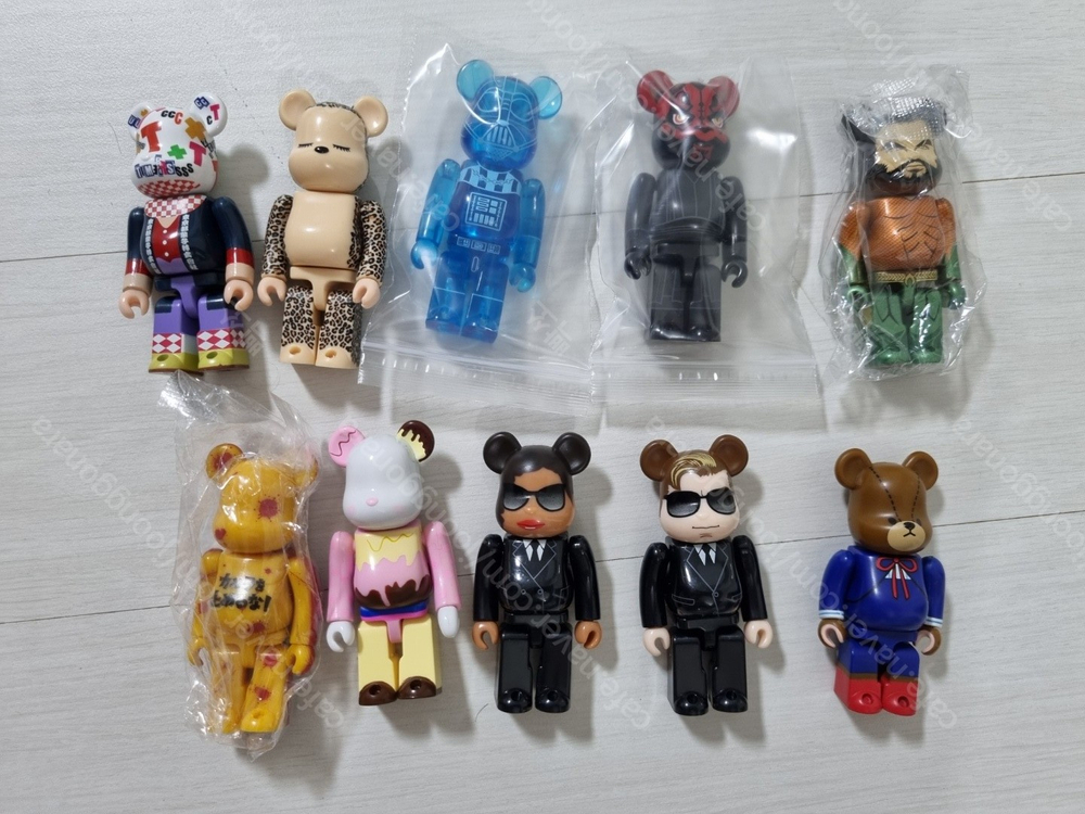 정품 베어브릭 100% 사이즈 다수 판매합니다 이미지