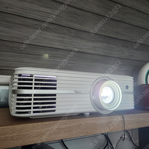 옵토마 SUHD60 4K 빔프로젝터 팝니다.
