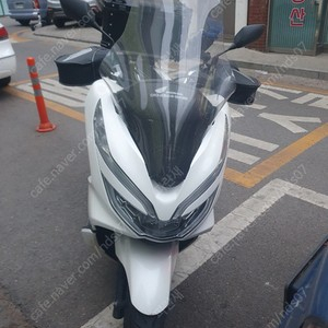 20년식 pcx 25,600km 판매 합니다.