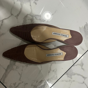 마놀로블라닉(manoloblahnik) 뮬 판매 합니다