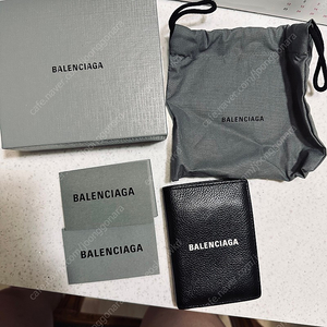 발렌시아가 BALENCIAGA 카드지갑 판매합니다