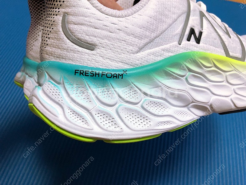 뉴발란스 프레쉬폼 모어 v4 270 사이즈--2
