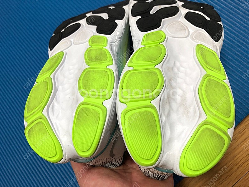 뉴발란스 프레쉬폼 모어 v4 270 사이즈--3