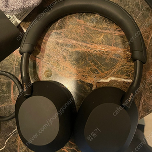 소니(Sony WH-1000XM5 Black) 헤드폰 팝니다.