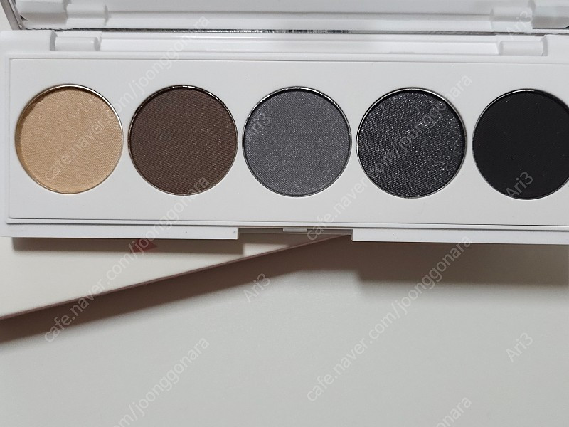 아이섀도우 팔레트 (한정, 단종, 미개봉, 개봉) 여러개 저렴히 판매합니다. 이미지