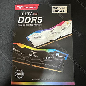 팀그룹 T-Force Delta RGB DDR5 램 32GB (2x16GB) 5200MHz PC5-41600 CL40 화이트 팝니다.