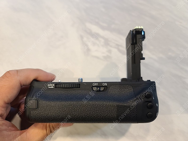 캐논 풀프레임 6Dmark2 + 세로그립 BG-E21 + 24-105 Ⅱ IS USM 팝니다.--9