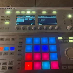 Ni maschine studio white 머신 스튜디오 팝니다