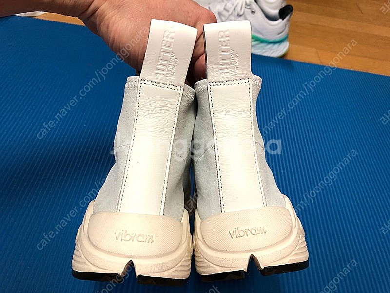 부테로 발렌시아가 스타일 스니커즈 팝니다.--1