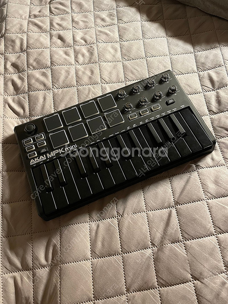 AKAI MPK Mini 3 검정색 팝니다--0