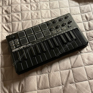 AKAI MPK Mini 3 검정색 팝니다