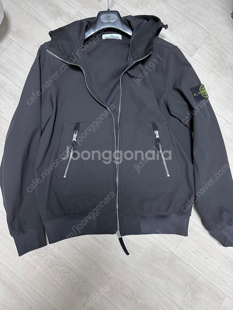 21SS 스톤아일랜드 소프트쉘 바람막이 M 팝니다--0