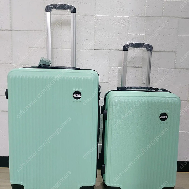 한번도 사용안한 여행용 캐리어 여행용 가방 기내용 수화 이미지