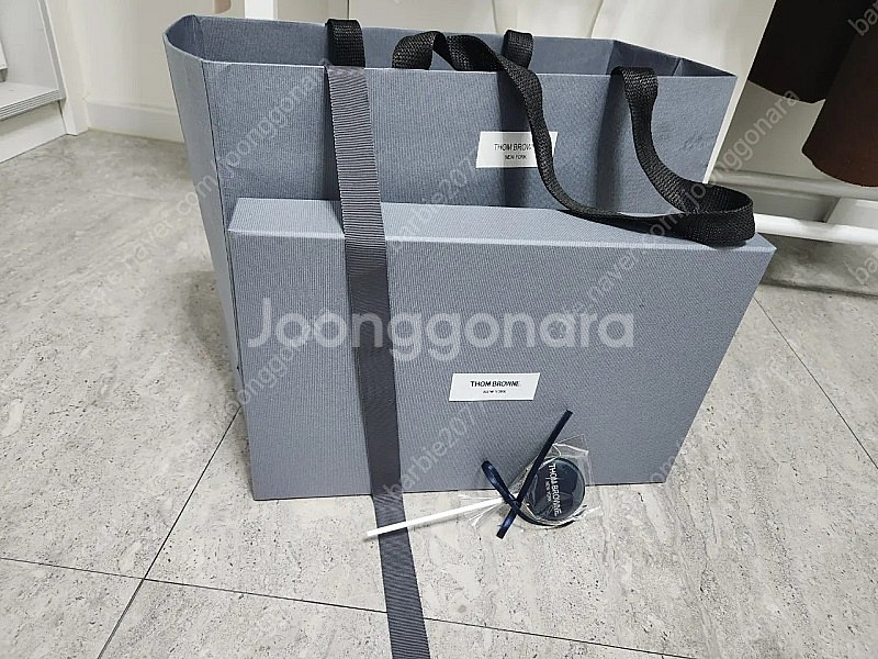 톰브라운 쇼핑백 쇼핑박스 사탕 판매해요--0