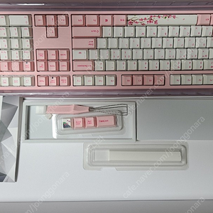 울산 바밀로 VARMILO 매화 컬렉션 PBT 염료승화 저소음적축 팝니다