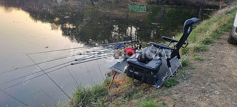 피싱트랜드접이식탄탄좌대1000*1000--1