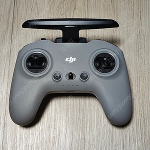 dji fpv v2 조종기 판매합니다.