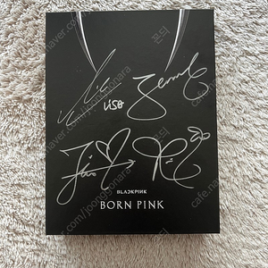 블랙핑크 BORN PINK 친필싸인 CD 비매품 판매합니다.