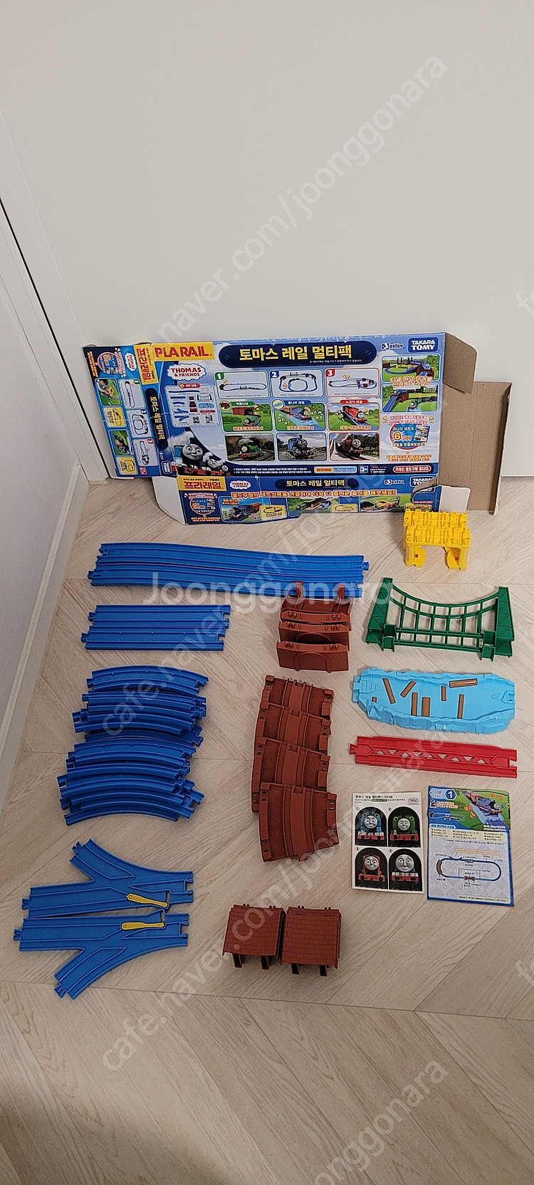 토마스 기차 차량기지 세트와 레일 멀티팩 판매합니다.--3