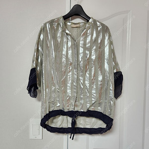 르베이지 블라우스