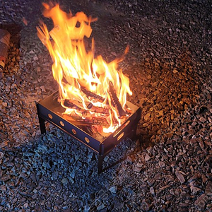 화로대 캠핑 시골 농막 정원 전원 주택 마당 화덕 바베큐 그릴 장작 숯불 옛날 캠핑용품 야외