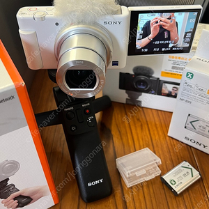 소니 브이로그 미러리스 카메라 ZV-1 화이트 풀박스 판매합니다