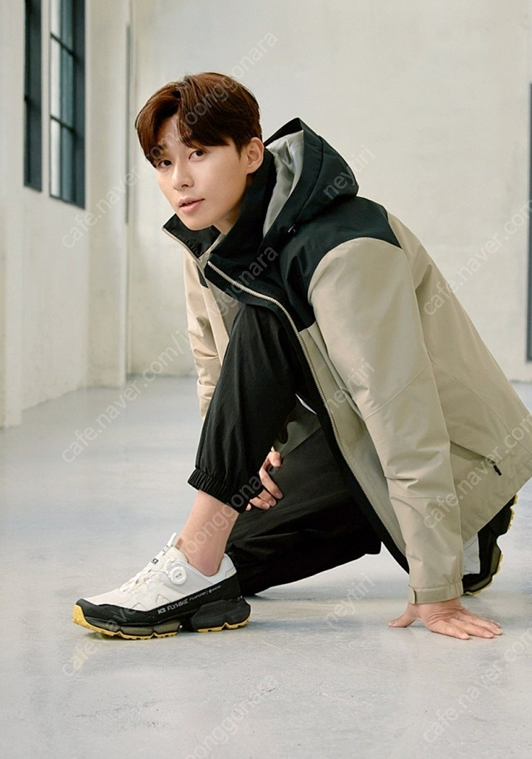 K2 플라이하이크 트레킹화 등산화 수지 박서준 고어텍스 트레킹화 이미지