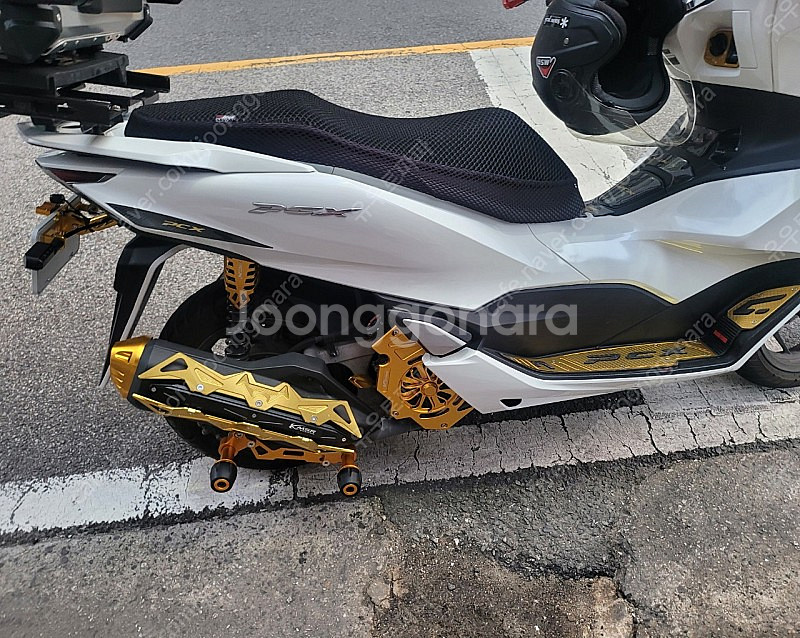 pcx 21년식 abs모델+골드 장식 팝니다--4