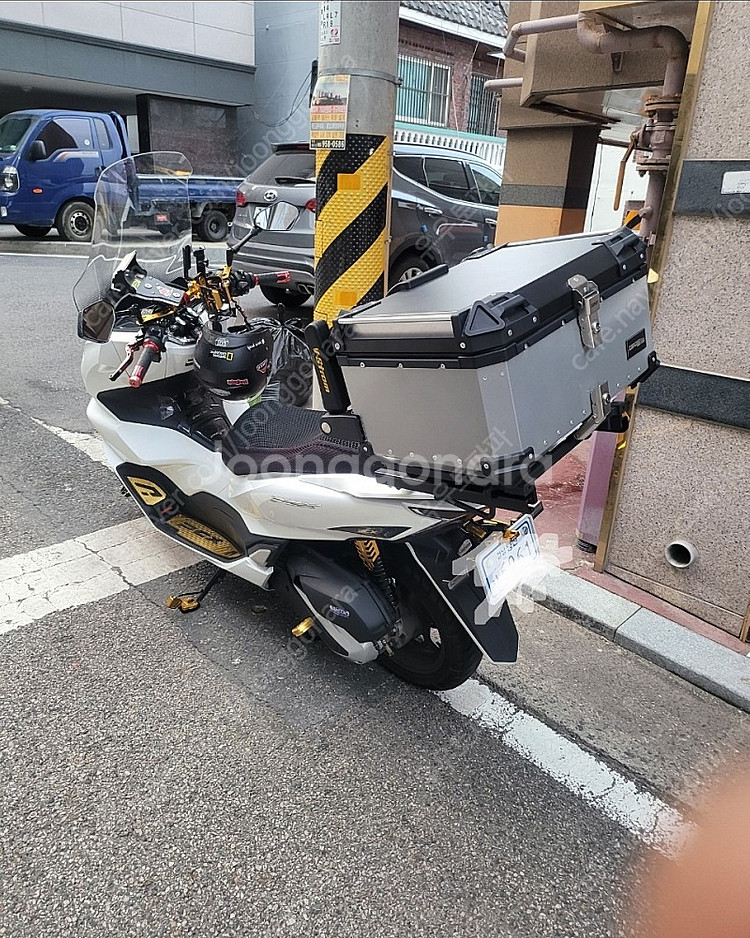 pcx 21년식 abs모델+골드 장식 팝니다--6