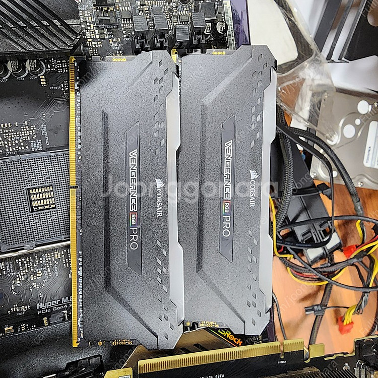 5900X 미개봉, X570타이치,커세어 벤전스 RGB 32G , msi 슈프림 3080 판매합니다.--4