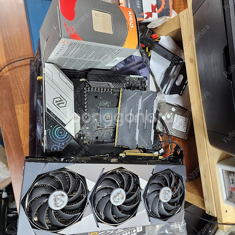 5900X 미개봉, X570타이치,커세어 벤전스 RGB 32G , msi 슈프림 3080 판매합니다.--6