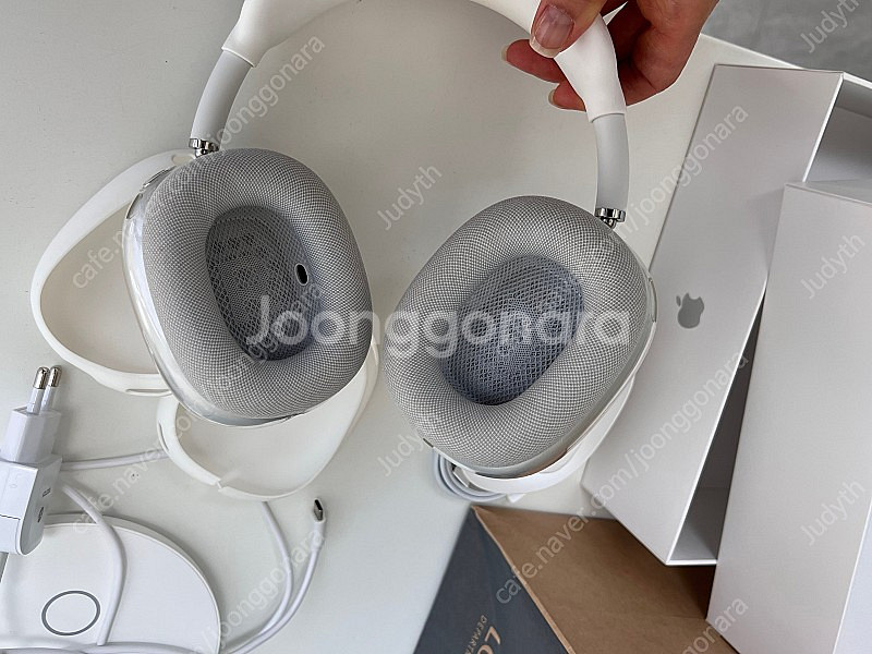 에어팟 맥스 + 무선충전거치대 + 실리콘 커버--2