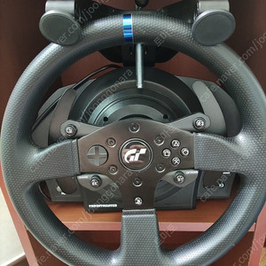 트러스트마스터 레이싱휠 T300rs 팝니다