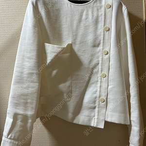 구호플러스 Unbalance Button Point Blouse