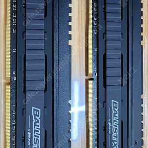 마이크론 게이밍램 DDR4 4000MHz XMP 16GB팝니다