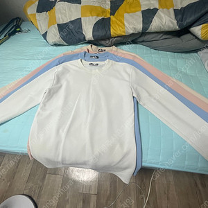 엠보 긴팔 티셔츠 95 - 흰색, 핑크, 하늘 , 베이지 4개 일괄 4,000원에 전부 초급처 판매합니다