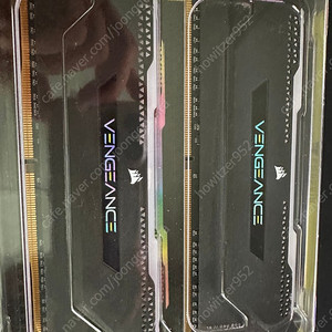 커세어 벤전스 RGB DDR4 8기가 램 2개 팝니다 16GB(2x8GB)