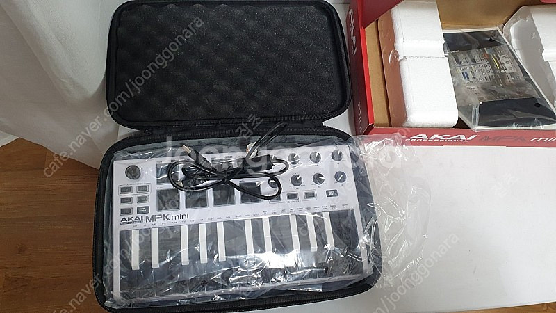 AKAI MPK MINI MK2 신품(휴개용 럭백 포함...--2