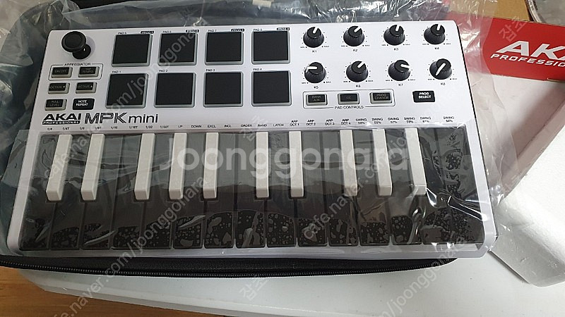 AKAI MPK MINI MK2 신품(휴개용 럭백 포함...--3