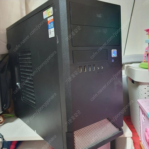 모니타 pc. 본체팝니다. 9400f, 32g, rx570, 250g, 2tb.