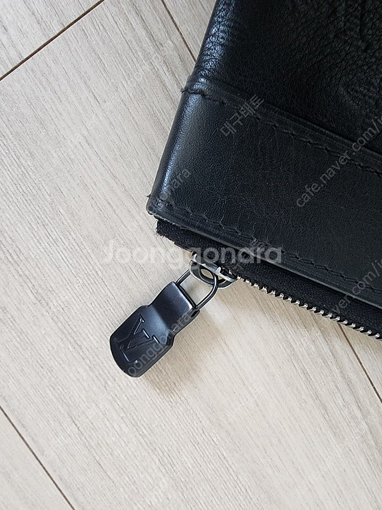 루이비통 m62903 클러치백 팝니다!--4